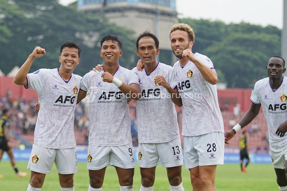 Klub Liga 1, Persik, telah mengambil keputusan untuk mempertahankan tujuh pemain yang berasal dari Kediri dalam skuad mereka